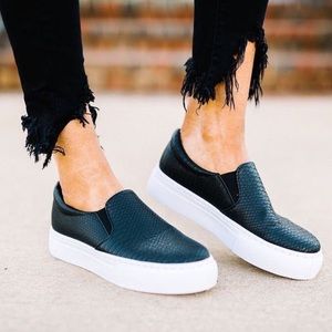 Royal Travel shoe- Black snakeskin